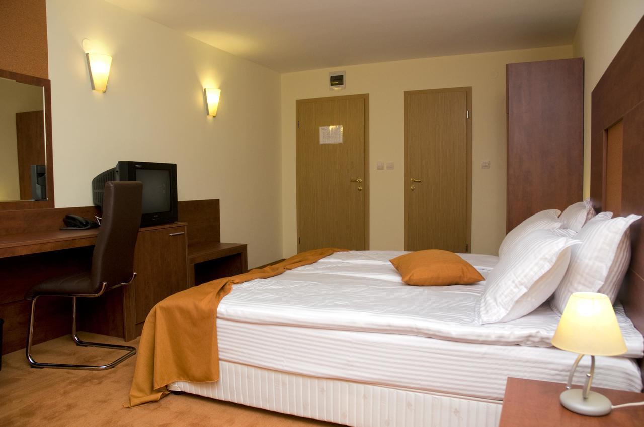 Hotel 4 Zona 소피아 외부 사진